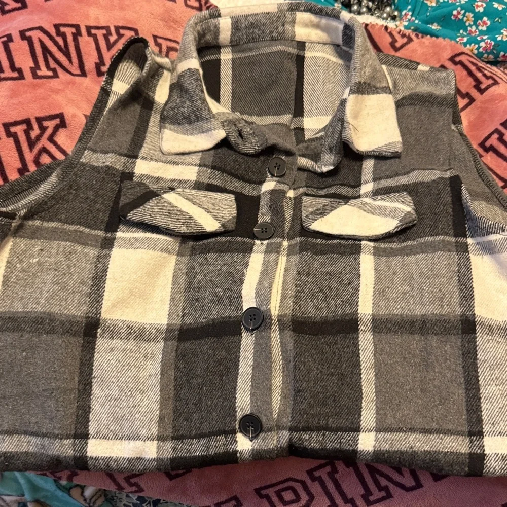 Stylish Black and Gray Plaid Sleeveless Vest - Picture 6 of 7
